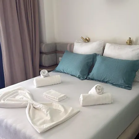 Penthouse With Terrace, Jacuzzi, And Sea View Appartement Sarandë