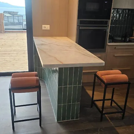 Penthouse With Terrace, Jacuzzi, And Sea View Sarandë